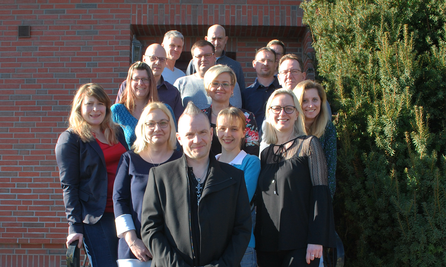 <a href='index.php/unternehmen/mitarbeiter'>Das Team</>